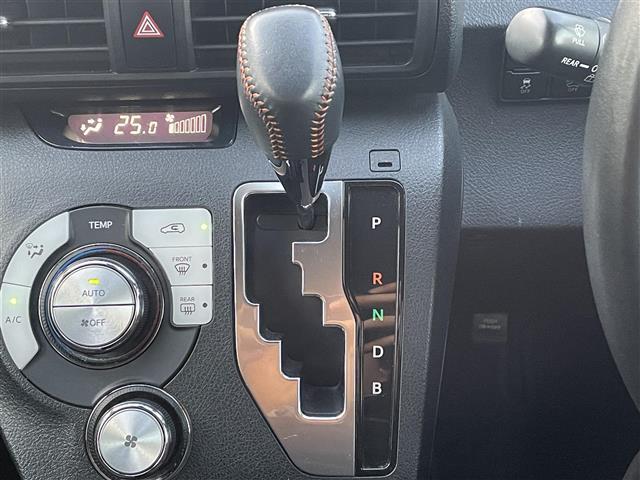 シエンタ ハイブリッドＧ　クエロ　純正７インチＳＤナビ　両側パワースライドドア　バックカメラ　フルセグＴＶ　シートヒーター　トヨタセーフティセンス　純正フロアマット　ステアリングリモコン　ＣＤ／ＤＶＤ　ハーフレザー　Ｂｌｕｅｔｏｏｔｈ（14枚目）