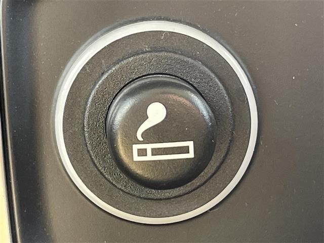 ジープ・ラングラーアンリミテッド スポーツ　純正ナビ　Ｂｌｕｅｔｏｏｔｈ接続　ＥＴＣ　バック・サイドカメラ　クルーズコントロール　オートライト　コーナーセンサー　オープン　ＡＵＸ　スマートキー　純正ゴムマット　フォグランプ　背面タイヤ（19枚目）