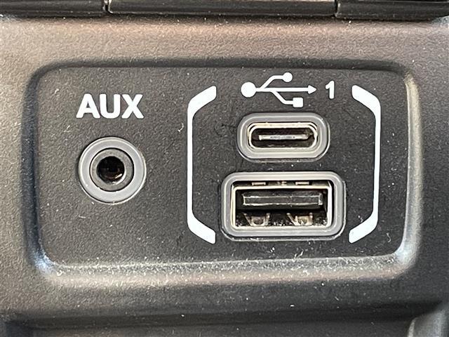 ジープ・ラングラーアンリミテッド スポーツ　純正ナビ　Ｂｌｕｅｔｏｏｔｈ接続　ＥＴＣ　バック・サイドカメラ　クルーズコントロール　オートライト　コーナーセンサー　オープン　ＡＵＸ　スマートキー　純正ゴムマット　フォグランプ　背面タイヤ（20枚目）