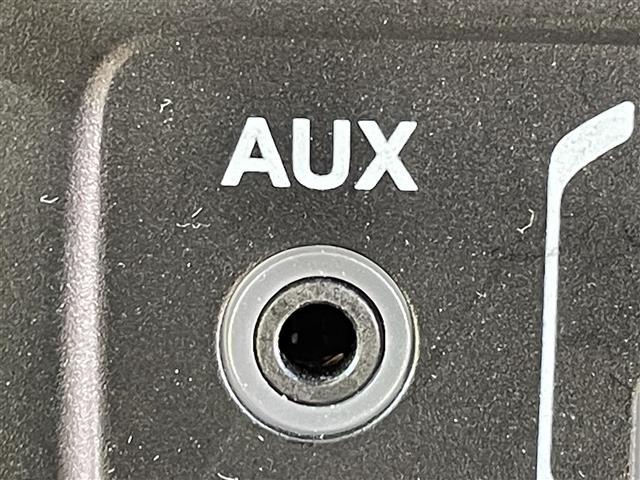 ジープ・ラングラーアンリミテッド スポーツ　純正ナビ　Ｂｌｕｅｔｏｏｔｈ接続　ＥＴＣ　バック・サイドカメラ　クルーズコントロール　オートライト　コーナーセンサー　オープン　ＡＵＸ　スマートキー　純正ゴムマット　フォグランプ　背面タイヤ（21枚目）