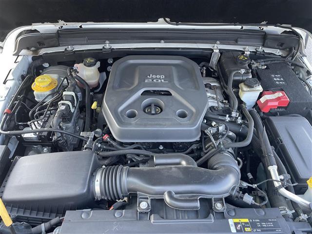 ジープ・ラングラーアンリミテッド スポーツ　純正ナビ　Ｂｌｕｅｔｏｏｔｈ接続　ＥＴＣ　バック・サイドカメラ　クルーズコントロール　オートライト　コーナーセンサー　オープン　ＡＵＸ　スマートキー　純正ゴムマット　フォグランプ　背面タイヤ（39枚目）