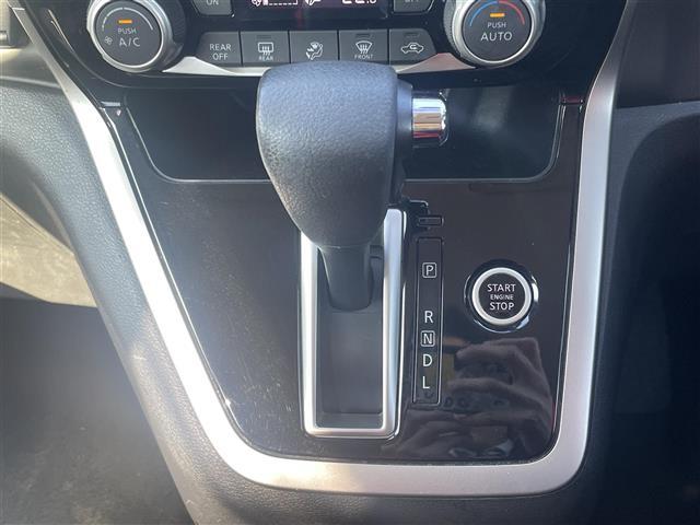 セレナ 　純正９インチナビ　ＣＤ／ＤＶＤ　Ｂｌｕｅｔｏｏｔｈ　フルセグ　後席モニター　ＥＴＣ　両側パワースライド　クルーズコントロール　バッグカメラ　衝突軽減ブレーキ　フォグランプ　ＬＥＤヘッドライト（15枚目）