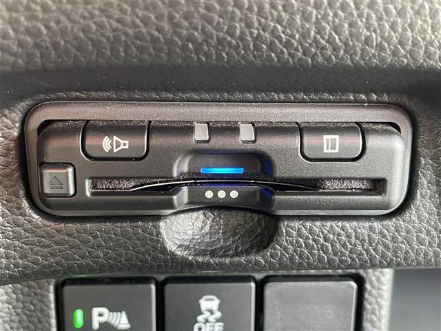 N-BOXカスタム Lターボ 純正ナビSDナビ8インチ フルセグ Bluetooth アップルカープレイ ETC 両側パワースライド バックカメラ クルーズコントロール シートヒーター ステアリングスイッチ 純正フロアマット(7枚目)