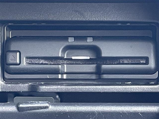 セレナ ハイウェイスターＶ　純正１０インチＳＤナビ　プロパイロット　両側パワースライドドア　フリップダウンモニター　バックカメラ　ハンズフリー　ビルトインＥＴＣ　ＬＥＤヘッドライト　純正マット　純正ＡＷ　エマージェンシーブレーキ（4枚目）