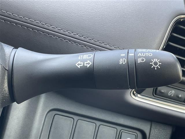 セレナ ハイウェイスターＶ　純正１０インチＳＤナビ　プロパイロット　両側パワースライドドア　フリップダウンモニター　バックカメラ　ハンズフリー　ビルトインＥＴＣ　ＬＥＤヘッドライト　純正マット　純正ＡＷ　エマージェンシーブレーキ（8枚目）