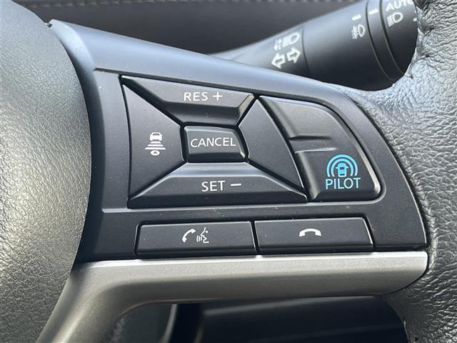 セレナ ハイウェイスターＶ　純正１０インチＳＤナビ　プロパイロット　両側パワースライドドア　フリップダウンモニター　バックカメラ　ハンズフリー　ビルトインＥＴＣ　ＬＥＤヘッドライト　純正マット　純正ＡＷ　エマージェンシーブレーキ（10枚目）