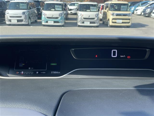 セレナ ハイウェイスターＶ　純正１０インチＳＤナビ　プロパイロット　両側パワースライドドア　フリップダウンモニター　バックカメラ　ハンズフリー　ビルトインＥＴＣ　ＬＥＤヘッドライト　純正マット　純正ＡＷ　エマージェンシーブレーキ（11枚目）