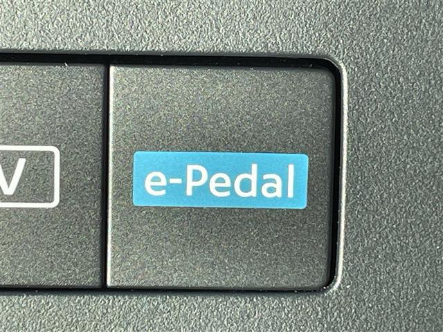 セレナ マルチベッド　ｅ－パワーＨＷＳ　Ｖ　メーカーＯＰ１２インチナビ　リアマルチべッド　アラウンドビューモニター　両側パワースライドドア　デジタルインナーミラー　シートヒーター　ステアリングヒーター　ＥＴＣ　Ｂｌｕｅｔｏｏｔｈ接続　フルセグ（20枚目）