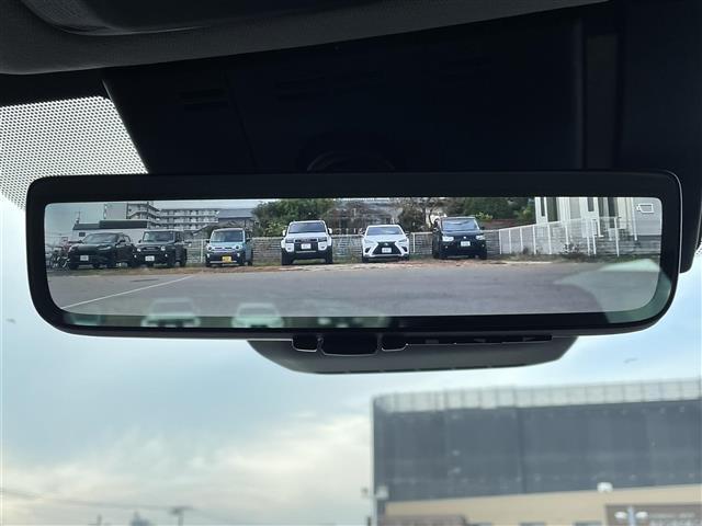 プリウス Ｚ　純正１２．３インチディスプレイオーディオ　追従クルコン　前方ドラレコ　９インチＡＷ　テ゛シ゛タルインナミラー　パノラマビュー　ＢＴ　ＴｙｐｅＣ接続　レザー　オートハイビーム　ビルトインＥＴＣ２．０（5枚目）