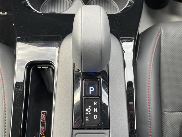 プリウス Ｚ　純正１２．３インチディスプレイオーディオ　追従クルコン　前方ドラレコ　９インチＡＷ　テ゛シ゛タルインナミラー　パノラマビュー　ＢＴ　ＴｙｐｅＣ接続　レザー　オートハイビーム　ビルトインＥＴＣ２．０（12枚目）