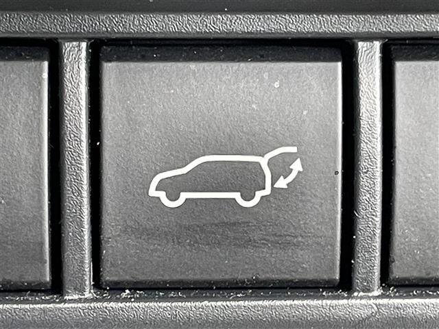 プリウス Z 純正12.3インチナビ デジタルインナーミラー 置き換え充電 パノラマルーフ レーダークルーズコントロール ワイヤレス充電 シートヒーター エアーシート モデリスタフルエアロ ETC 全方位カメラ(24枚目)