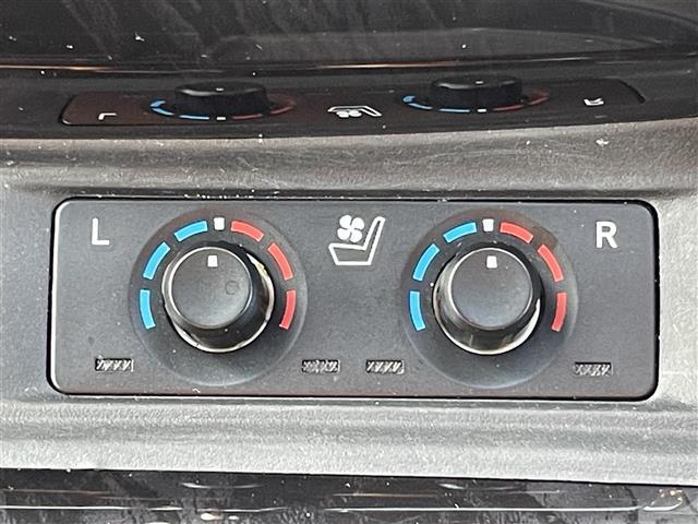 アルファード ２．５Ｓ　Ｃパッケージ　純正ナビ　フルセグ　Ｂｌｕｅｔｏｏｔｈ　ＣＤ／ＤＶＤ　後席モニター　デジタルインナーミラー　モデリスタフルエアロ　ステアリングヒーター　シートメモリー　シートヒーター　エアシート　純正フロアマット（8枚目）