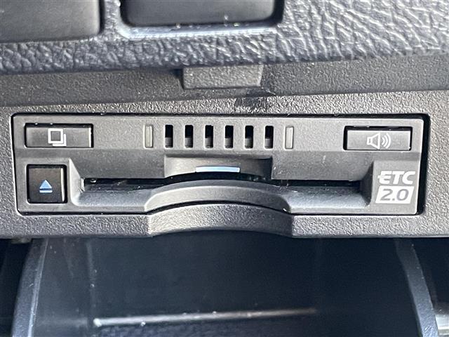 アルファード ２．５Ｓ　Ｃパッケージ　純正ナビ　フルセグ　Ｂｌｕｅｔｏｏｔｈ　ＣＤ／ＤＶＤ　後席モニター　デジタルインナーミラー　モデリスタフルエアロ　ステアリングヒーター　シートメモリー　シートヒーター　エアシート　純正フロアマット（10枚目）