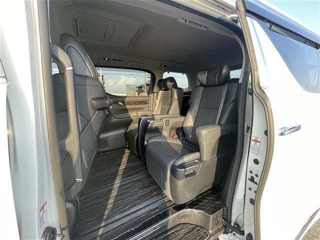 アルファード ２．５Ｓ　Ｃパッケージ　純正ナビ　フルセグ　Ｂｌｕｅｔｏｏｔｈ　ＣＤ／ＤＶＤ　後席モニター　デジタルインナーミラー　モデリスタフルエアロ　ステアリングヒーター　シートメモリー　シートヒーター　エアシート　純正フロアマット（29枚目）