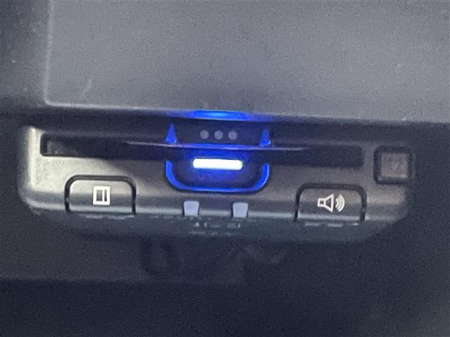 セレナ ハイウェイスター　Ｖ　社外７インチナビ　フルセグ　Ｂｌｕｅｔｏｏｔｈ接続　フリップダウンモニター（ＡＬＰＩＮＥ）　両側パワスラ　プロパイロット　アラウンドビュー　デジタルインナーミラー　ＥＴＣ　追従クルコン　ドアバイザー（7枚目）