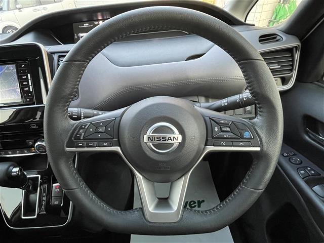 セレナ ハイウェイスター　Ｖ　社外７インチナビ　フルセグ　Ｂｌｕｅｔｏｏｔｈ接続　フリップダウンモニター（ＡＬＰＩＮＥ）　両側パワスラ　プロパイロット　アラウンドビュー　デジタルインナーミラー　ＥＴＣ　追従クルコン　ドアバイザー（8枚目）