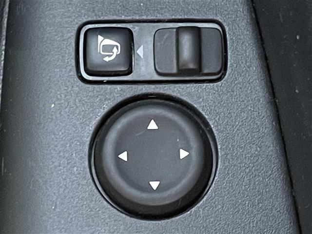 セレナ ハイウェイスター　Ｖ　社外７インチナビ　フルセグ　Ｂｌｕｅｔｏｏｔｈ接続　フリップダウンモニター（ＡＬＰＩＮＥ）　両側パワスラ　プロパイロット　アラウンドビュー　デジタルインナーミラー　ＥＴＣ　追従クルコン　ドアバイザー（25枚目）