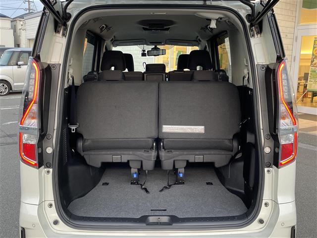 セレナ ハイウェイスター　Ｖ　社外７インチナビ　フルセグ　Ｂｌｕｅｔｏｏｔｈ接続　フリップダウンモニター（ＡＬＰＩＮＥ）　両側パワスラ　プロパイロット　アラウンドビュー　デジタルインナーミラー　ＥＴＣ　追従クルコン　ドアバイザー（31枚目）