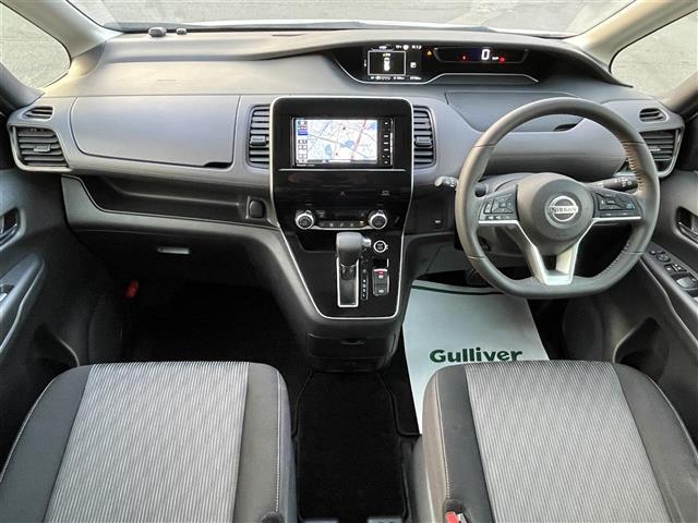 セレナ ハイウェイスター　Ｖ　社外７インチナビ　フルセグ　Ｂｌｕｅｔｏｏｔｈ接続　フリップダウンモニター（ＡＬＰＩＮＥ）　両側パワスラ　プロパイロット　アラウンドビュー　デジタルインナーミラー　ＥＴＣ　追従クルコン　ドアバイザー（42枚目）