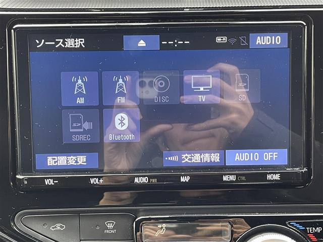 アクア Ｇ　ＧＲスポーツ　純正９インチナビ　Ｂｌｕｅｔｏｏｔｈ接続　フルセグ　バックカメラ　ＥＴＣ　シートヒーター　ハーフレザーシート　ＬＥＤヘッドライト　オートハイビーム　衝突軽減ブレーキ　純正フロアマット　スマートキー（4枚目）