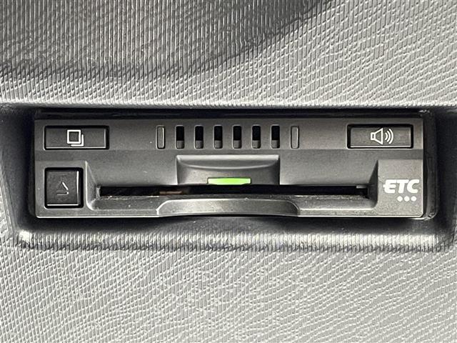 アクア Ｇ　ＧＲスポーツ　純正９インチナビ　Ｂｌｕｅｔｏｏｔｈ接続　フルセグ　バックカメラ　ＥＴＣ　シートヒーター　ハーフレザーシート　ＬＥＤヘッドライト　オートハイビーム　衝突軽減ブレーキ　純正フロアマット　スマートキー（5枚目）