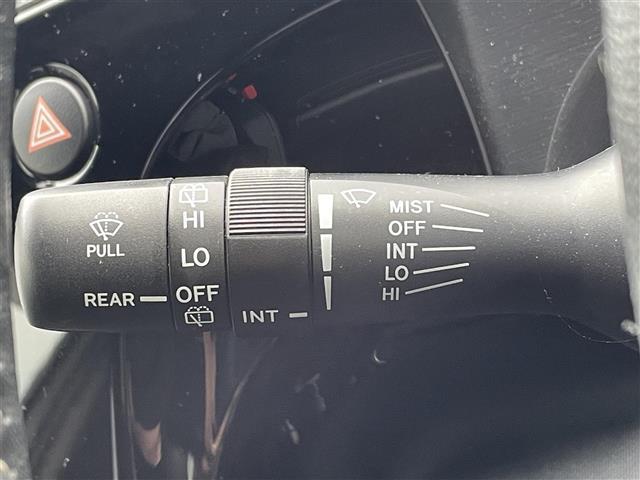 アクア Ｇ　ＧＲスポーツ　純正９インチナビ　Ｂｌｕｅｔｏｏｔｈ接続　フルセグ　バックカメラ　ＥＴＣ　シートヒーター　ハーフレザーシート　ＬＥＤヘッドライト　オートハイビーム　衝突軽減ブレーキ　純正フロアマット　スマートキー（7枚目）