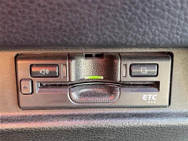 スペーシア ハイブリッドＸ　両側パワースライド　純正８インチメモリナビ　ワンオナー　フルセグＴＶ　アラウンドビューモニター　オートライト　シートヒーター　ＢＴ　ＵＳＢ　スマートキー　スペアキー　純正フロアマット　ＥＴＣ（5枚目）