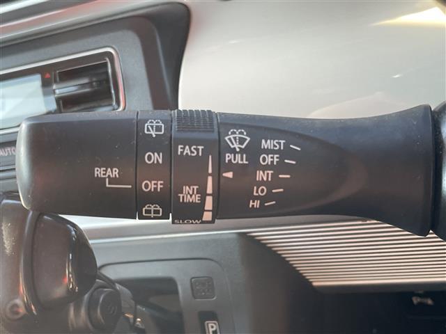 スペーシア ハイブリッドＸ　両側パワースライド　純正８インチメモリナビ　ワンオナー　フルセグＴＶ　アラウンドビューモニター　オートライト　シートヒーター　ＢＴ　ＵＳＢ　スマートキー　スペアキー　純正フロアマット　ＥＴＣ（9枚目）