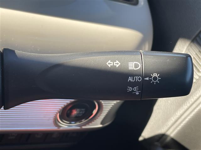 スペーシア ハイブリッドＸ　両側パワースライド　純正８インチメモリナビ　ワンオナー　フルセグＴＶ　アラウンドビューモニター　オートライト　シートヒーター　ＢＴ　ＵＳＢ　スマートキー　スペアキー　純正フロアマット　ＥＴＣ（10枚目）