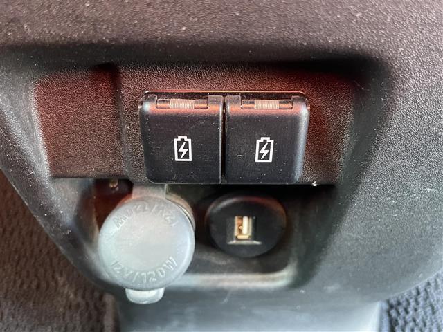 スペーシア ハイブリッドＸ　両側パワースライド　純正８インチメモリナビ　ワンオナー　フルセグＴＶ　アラウンドビューモニター　オートライト　シートヒーター　ＢＴ　ＵＳＢ　スマートキー　スペアキー　純正フロアマット　ＥＴＣ（25枚目）