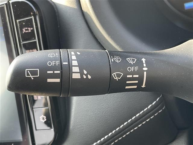 キックス Ｘ　純正ナビ　プロパイロット　アラウンドビューモニター　エマージェンシーブレーキ　デジタルインナーミラーステアリングリモコン　ＥＴＣ　ハーフレザーシート　革巻ステアリング　純正フロアマット　スペアキー（10枚目）