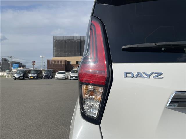 デイズ ハイウェイスター　Ｇターボ　純正９インチナビ　Ｂｌｕｅｔｏｏｔｈ　ＣＤ／ＤＶＤ　セーフティーシールドスイッチ　エマージェンシーブレーキ　ＥＴＣ　バックカメラ　フォグランプ　皮調シートカバー　革巻きステアリング　純正フロアマット（26枚目）