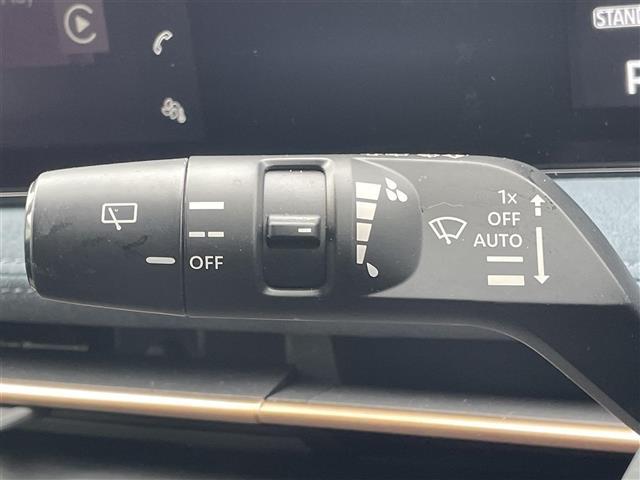 【オートワイパー（ＡＵＴＯ）】雨が降り出した時に、雨滴検出用センサー（レインセンサー）が雨滴を感知すると、自動でワイパーが動作します。