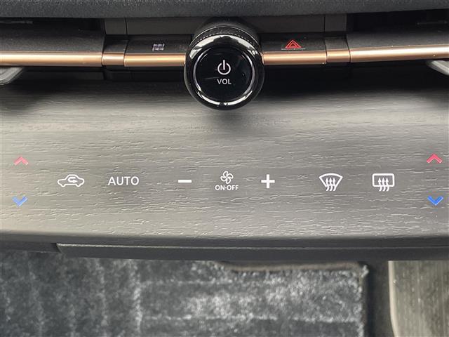 【オートエアコン】車内温度を感知して自動で温度調整をしてくれるのでいつでも快適な車内空間を創り上げます！