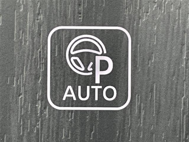 【プロパイロットパーキング】スイッチ操作だけで、駐車時に必要なすべての操作を自動で制御する先進の自動駐車機能です。機能には限界があるためご注意ください。