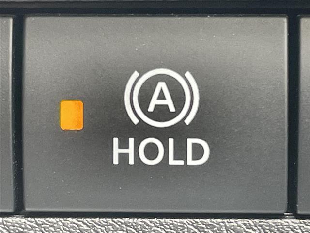 【電動パーキングブレーキ】パーキングブレーキを指先だけで操作可能です！力の弱い人にも安心してブレーキをかけていただけます！