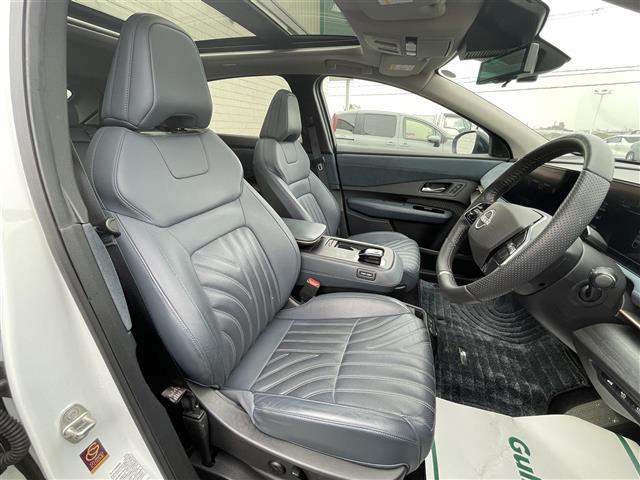 【運転席】座り心地が良いシートなので長時間の運転でも快適にお過ごしいただけます。新品のフロアマットのご注文も可能です。掲載箇所以外にご希望の写真がございましたらお気軽にお問い合わせ下さい。