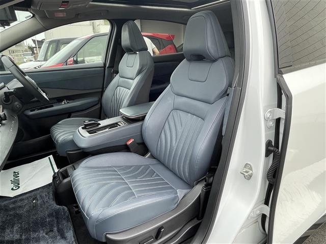 【助手席】きれいな助手席なので家族や友だちに乗ってもらっても安心です。