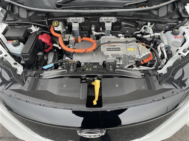 【エンジンルーム】エンジンの調子は良好です。ご納車前にはしっかりとオイル交換・その他油種類の点検補充をさせて頂きます。また、ガリバーでは修復歴のある車は販売いたしません。