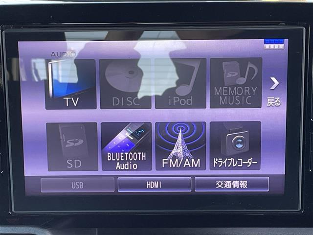 ウェイク GターボSAIII 純正8インチナビ 両側パワースライドドア バックカメラ スマートアシスト 革巻きステアリング ステアリングリモコン Bluetooth接続 フルセグTV 純正フロアマット ターボ ETC CD/DVD(3枚目)