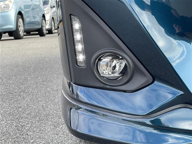 トール カスタムＧ　ＳＡＩＩ　純正ＳＤナビ　バックカメラ　両側パワースライドドア　純正ミュージックサーバー　純正フロアマット　純正ドアバイザー　クルーズコントロール　オートライト　ＬＥＤヘッドライト　衝突軽減ブレーキ　ＢＴ接続（26枚目）