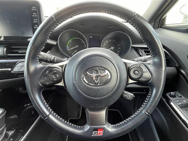 Ｃ－ＨＲ Ｓ　ＧＲスポーツ　純正ディスプレイオーディナビ　フルセグ　ＥＴＣ　ステアリングリングリモコン　アップルカープレイ　トヨタセーフティーセンス　前追クルコン　ＧＲスポーツステアリング　ＧＲスポーツシート　シートヒーター（5枚目）