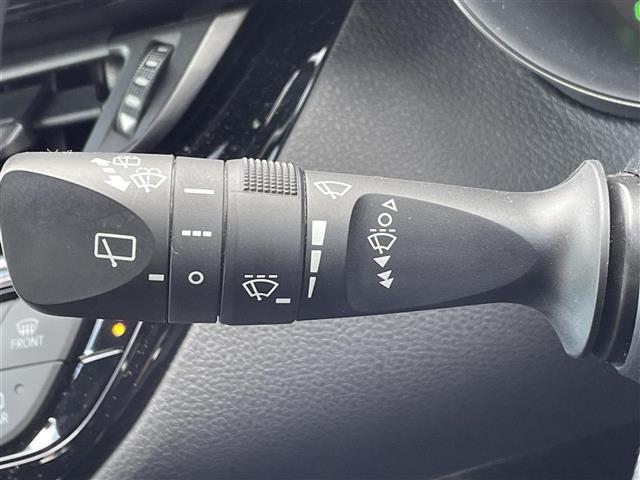 Ｃ－ＨＲ Ｓ　ＧＲスポーツ　純正ディスプレイオーディナビ　フルセグ　ＥＴＣ　ステアリングリングリモコン　アップルカープレイ　トヨタセーフティーセンス　前追クルコン　ＧＲスポーツステアリング　ＧＲスポーツシート　シートヒーター（6枚目）