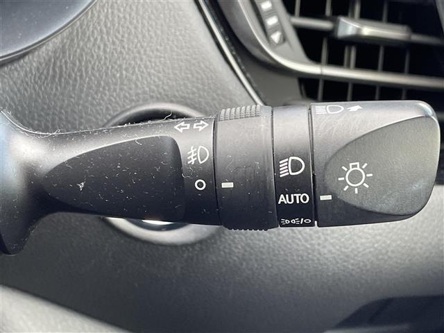 Ｃ－ＨＲ Ｓ　ＧＲスポーツ　純正ディスプレイオーディナビ　フルセグ　ＥＴＣ　ステアリングリングリモコン　アップルカープレイ　トヨタセーフティーセンス　前追クルコン　ＧＲスポーツステアリング　ＧＲスポーツシート　シートヒーター（7枚目）