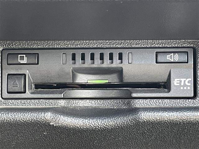 ハイエースワゴン ＧＬ　モデリスタエアロ　片側パワースライドドア　フリップダウンモニター　社外ＳＤナビ　バックカメラ　フルセグＴＶ　ビルトインＥＴＣ　純正ミュージックサーバー　フロアマット　ＢＴ接続　ステアリングスイッチ（6枚目）