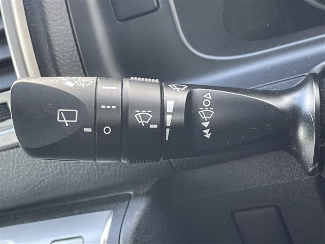 ハイエースワゴン ＧＬ　モデリスタエアロ　片側パワースライドドア　フリップダウンモニター　社外ＳＤナビ　バックカメラ　フルセグＴＶ　ビルトインＥＴＣ　純正ミュージックサーバー　フロアマット　ＢＴ接続　ステアリングスイッチ（8枚目）