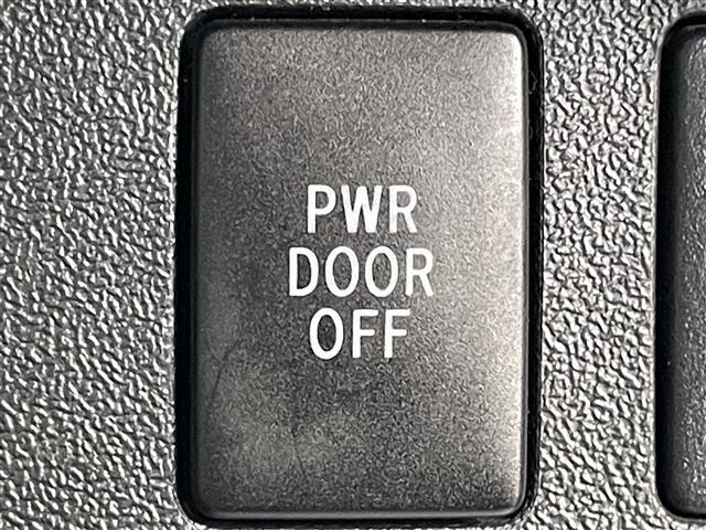 ハイエースワゴン ＧＬ　モデリスタエアロ　片側パワースライドドア　フリップダウンモニター　社外ＳＤナビ　バックカメラ　フルセグＴＶ　ビルトインＥＴＣ　純正ミュージックサーバー　フロアマット　ＢＴ接続　ステアリングスイッチ（17枚目）