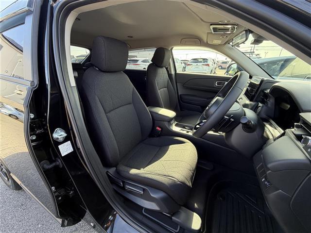 ヴェゼル ｅ：ＨＥＶ　Ｘ　純正ディスプレイオーディオ　Ｂｌｕｅｔｏｏｔｈ　アップルカープレイ　アンドロイドオート　ホンダセンシング　バックカメラ　ダウンヒルアシスト　追従クルーズコントロール　ビルトインＥＴＣ　パドルシフト（27枚目）