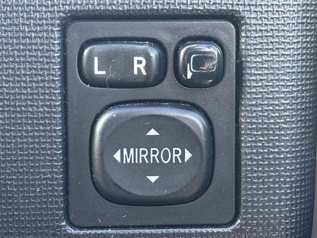 �y�d���i�[�~���[�z�^�]�Ȃ̃X�C�b�`�ŁA�h�A�~���[�̊J��p�x�̒������ł��܂��B