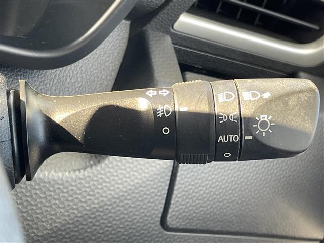 ルーミー カスタムＧ　Ｓ　デジタルインナーミラー　両側パワースライドドア　純正メモリナビ　純正ミュージックサーバー　Ｂｌｕｅｔｏｏｔｈ接続　バックカメラ　ＥＴＣ　純正フロアマット　クルーズコントロール　ウォークスルー（7枚目）